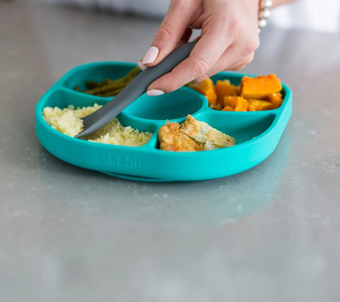 Assiette à Compartiments Ventousée Et Cuillère En Silicone Bleu Et Gris BBLUV 6 Assiette à Compartiments Ventousée Et Cuillère En Silicone Bleu Et Gris BBLUV – Image 4