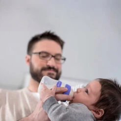 Bébés Produits Magasin -Bébés Produits Magasin Biberon lifestyle 3