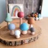 Champignons En Bois Pastel - Set De 7 PAPOOSE TOYS 2 Champignons En Bois Pastel - Set De 7 PAPOOSE TOYS -Bébés Produits Magasin Champignons en bois pastel PAPOOSE TOYS