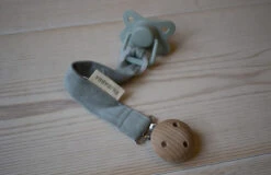 Attache Tétine En Bois Et Coton Moss Green FILIBABBA -Bébés Produits Magasin FI PH053S2