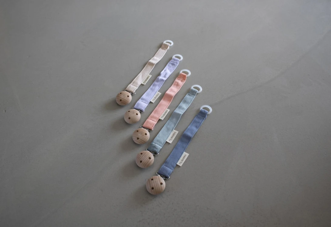 Attache Tétine En Bois Et Coton Muddly Blue FILIBABBA 5 Attache Tétine En Bois Et Coton Muddly Blue FILIBABBA – Image 3