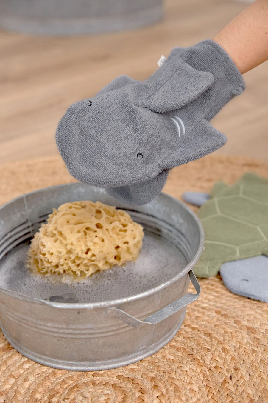 Gant De Toilette Et De Jeu En éponge Baleine LASSIG 8 Gant De Toilette Et De Jeu En éponge Baleine LASSIG – Image 6