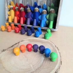 Mini Champignons En Bois Rainbow - Set De 7 PAPOOSE TOYS -Bébés Produits Magasin PAPOOSE TOYS mini champignons bois rainbow set de 7 v2