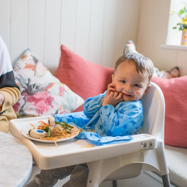 Bavoir Manches Longues Nomade Taille Unique Etoiles Bleues TIDY TOT 6 Bavoir Manches Longues Nomade Taille Unique Etoiles Bleues TIDY TOT – Image 4