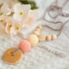 Collier D'allaitement Et De Portage Peach And Brown Pommier- BN010 KANGAROO CARE -Bébés Produits Magasin V1 BN010