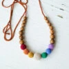 Collier D'allaitement Et De Portage Earthy Rainbow Chêne - RN009 KANGAROO CARE -Bébés Produits Magasin V1 RN009