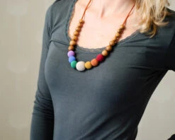 Collier D'allaitement Et De Portage Earthy Rainbow Chêne - RN009 KANGAROO CARE -Bébés Produits Magasin collierSimplearc en cielchenekangaroo 2