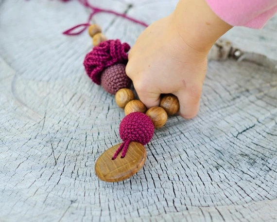 Collier D'allaitement Et De Portage Chocolate & Cherry Chêne - FM004 KANGAROO CARE 5 Collier D'allaitement Et De Portage Chocolate & Cherry Chêne - FM004 KANGAROO CARE – Image 3