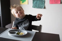 Assiette Antidérapante HAPPY Mat GRIS EZPZ -Bébés Produits Magasin happymatwithkid11