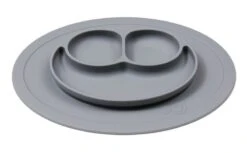 Assiette Antidérapante MINI Mat GRIS EZPZ -Bébés Produits Magasin mini mats on white gray 2Copier