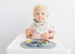 Assiette Antidérapante MINI Mat GRIS EZPZ -Bébés Produits Magasin minimatwithkid16