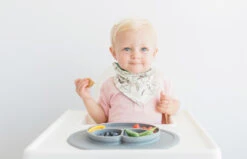 Assiette Antidérapante MINI Mat GRIS EZPZ -Bébés Produits Magasin minimatwithkid17