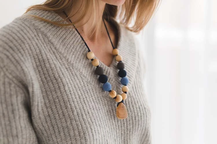 Collier D'allaitement Et De Portage Charcoal Et Navy Genévrier - BN017 KANGAROO CARE 4 Collier D'allaitement Et De Portage Charcoal Et Navy Genévrier - BN017 KANGAROO CARE – Image 2