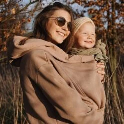 Manteau De Grossesse Et De Portage Kaya - Latte FUN2BEMUM -Bébés Produits Magasin v2 fun2bemum latte 200423