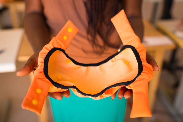 Couche Lavable TE2 - Taille 1 (2.5-5kg) - Orange APIAFRIQUE 5 Couche Lavable TE2 - Taille 1 (2.5-5kg) - Orange APIAFRIQUE – Image 3