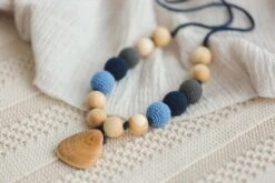 Collier D'allaitement Et De Portage Charcoal Et Navy Genévrier - BN017 KANGAROO CARE 8 Collier D'allaitement Et De Portage Charcoal Et Navy Genévrier - BN017 KANGAROO CARE -Bébés Produits Magasin v2site bn017