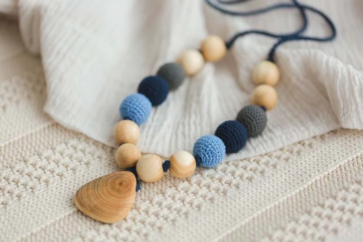 Collier D'allaitement Et De Portage Charcoal Et Navy Genévrier - BN017 KANGAROO CARE 5 Collier D'allaitement Et De Portage Charcoal Et Navy Genévrier - BN017 KANGAROO CARE – Image 3