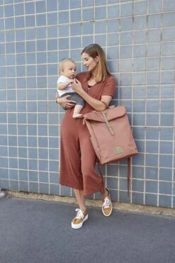 Sac à Dos à Langer Rolltop Cannelle LASSIG 20 Sac à Dos à Langer Rolltop Cannelle LASSIG -Bébés Produits Magasin v9 lassig sac dos langer roltop canelle